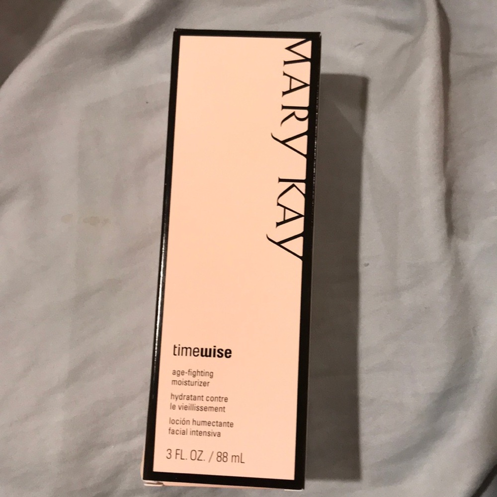 Mary Kay Timewise combo/oily moisturizer
